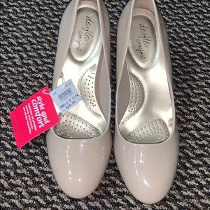 Cream Shiny Heels NEW WITH TAGS